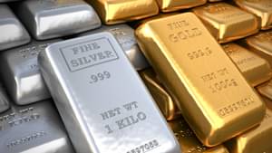 Investitionsmöglichkeiten - Ein Stapel von Gold- und Silber- Barren 