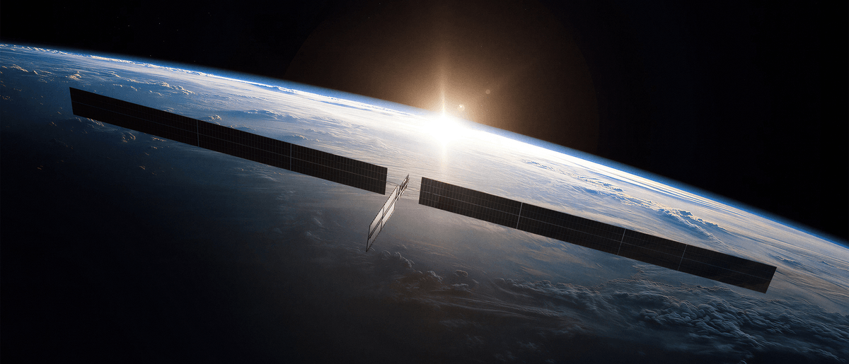 Ein Satellit von SpaceX kreist um die Erde.